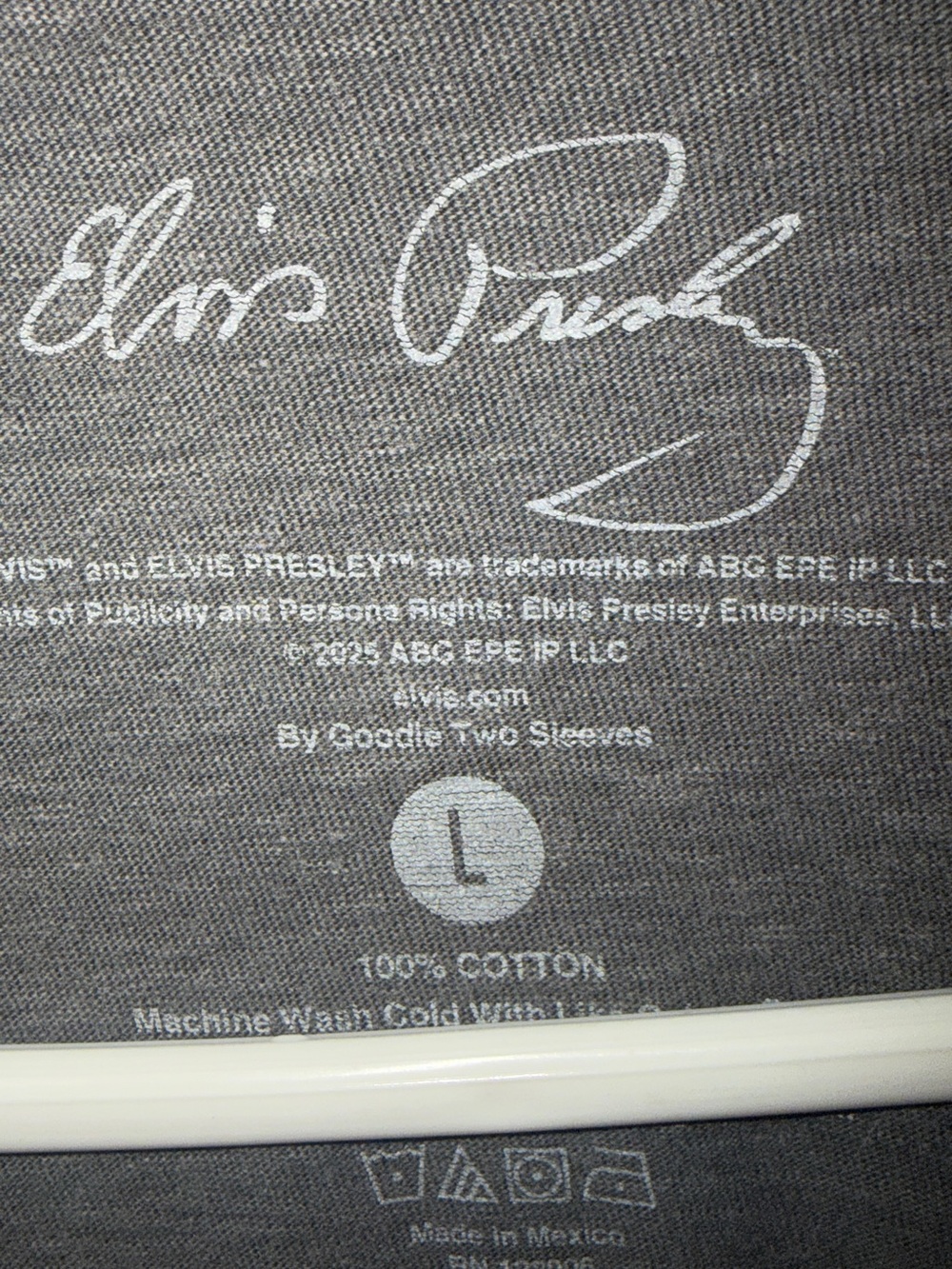Vintage-Style Graphic Tee with Cream Portrait and Teal Stars - Picture 6 of 6